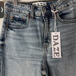 Daze Women's Light Blue Cropped Jeans